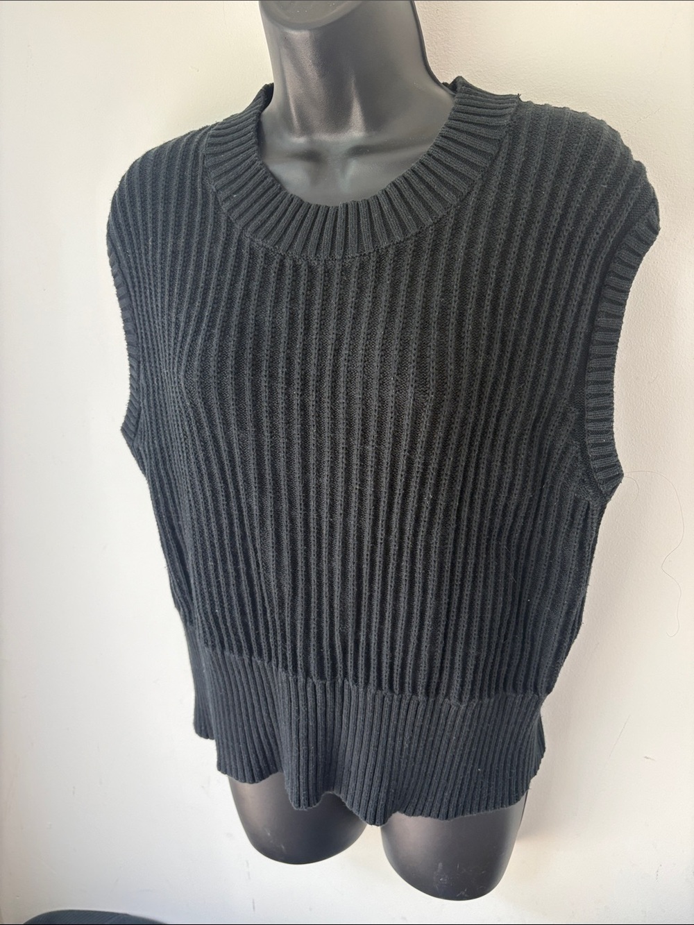 Banana Republic Black Ribbed Knit Shell Sweater Vest 100% cotton